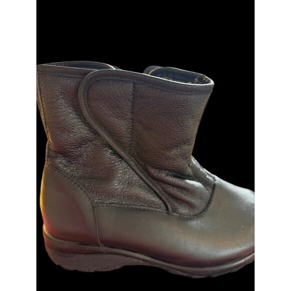 Black Fur Lined Ankle Boots Made In Canada Size 7 - Picture 5 of 16